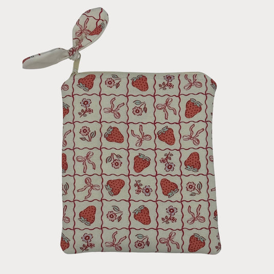 E-reader Case (Kindle or Kobo) - Berry Picnic