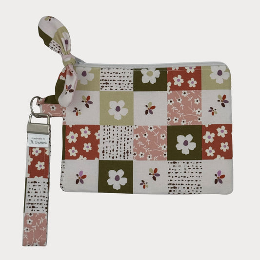 Wristlet Purse with attached Key Fob - Moden Daisy